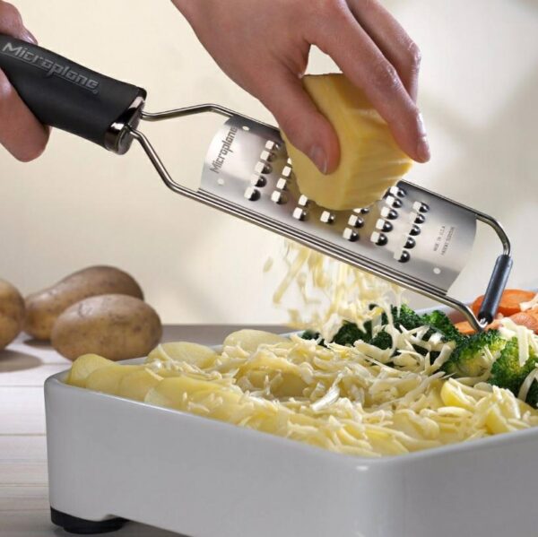 https://marshallandpearson.co.uk/wp-content/uploads/product/MIC-45008_Microplane - Cheese Grater.jpg