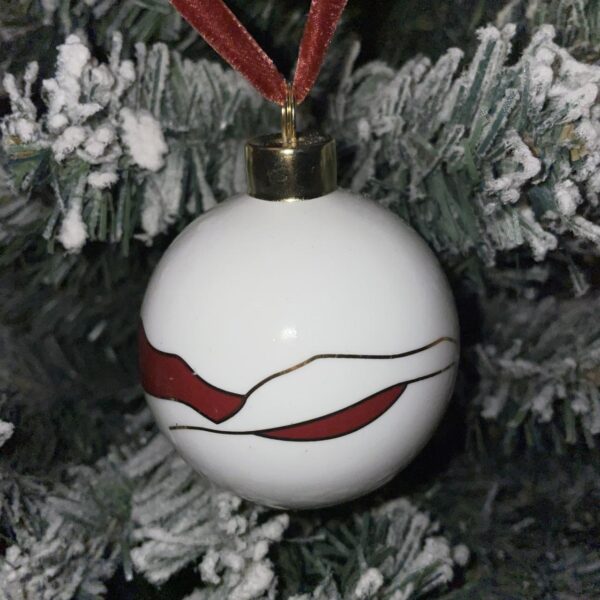 https://marshallandpearson.co.uk/wp-content/uploads/product/SPECIAL_Ben Nevis Festive Bauble 3.jpeg